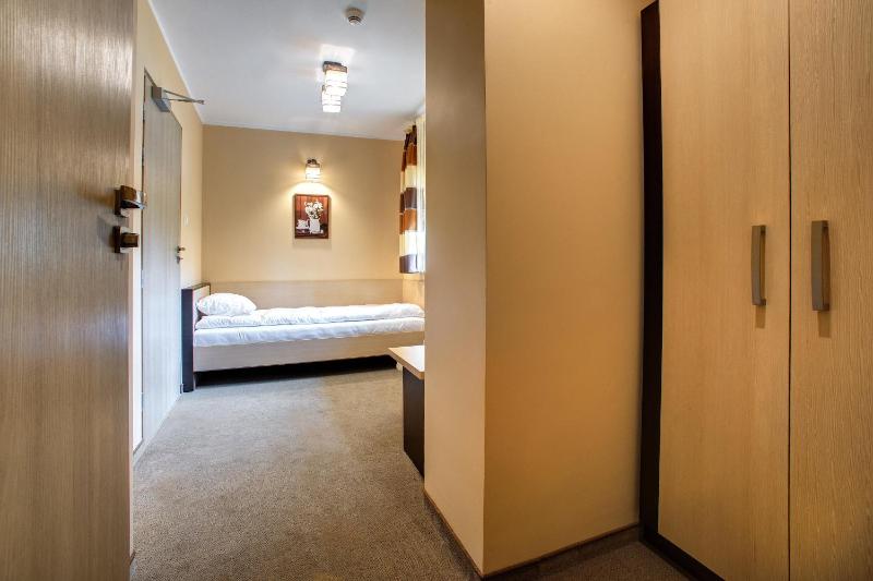Single Room with Shower image 3