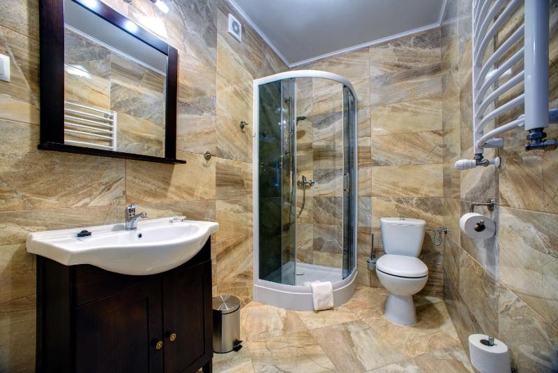 Comfort Triple Room with Shower image 4