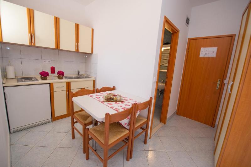 One-Bedroom Apartment with Balcony and Mountain View (4 Adults)  image 2