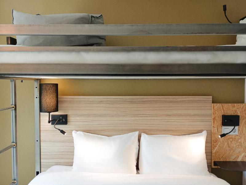 Standard Double Room with One Bunk Bed image 3