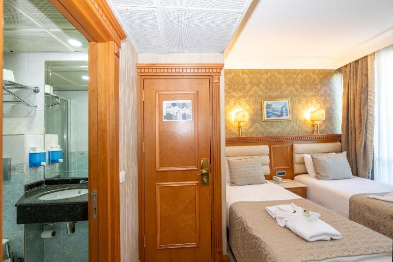 Double Room image 2