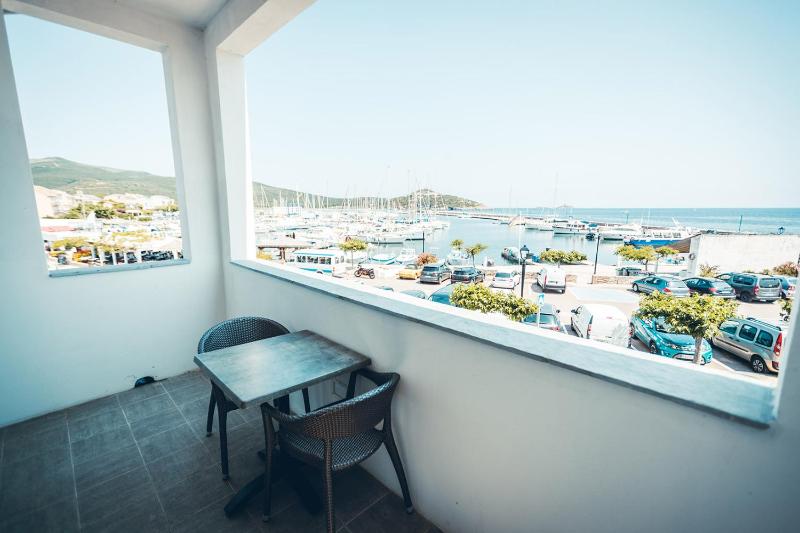 Triple Room with Balcony with Sea View image 1