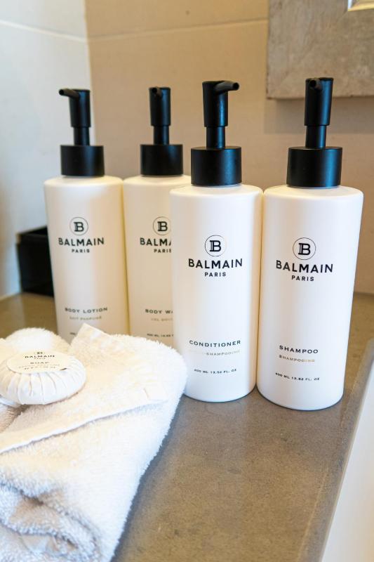 Superior Queen Room with Balcony and Harbour View image 2