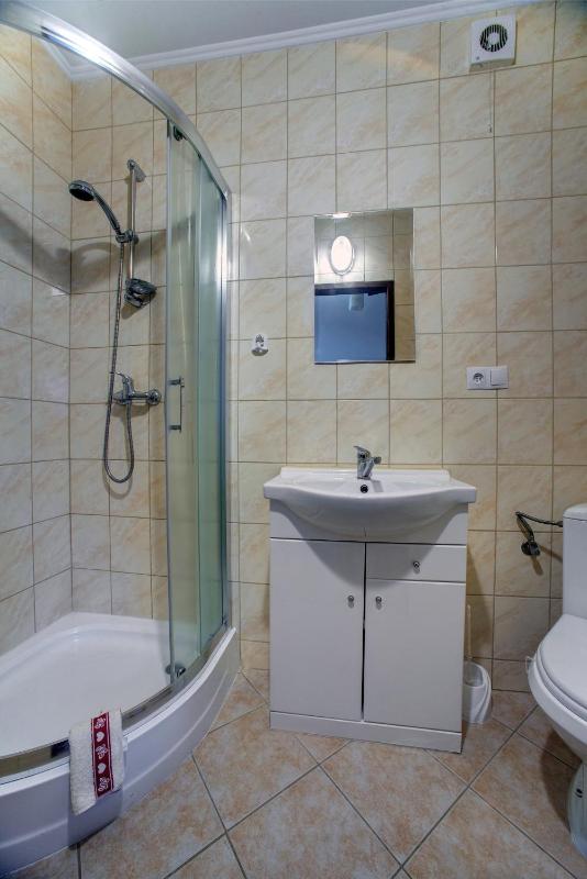 Triple Room with Bathroom image 2