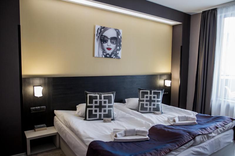 Deluxe King Room image 1
