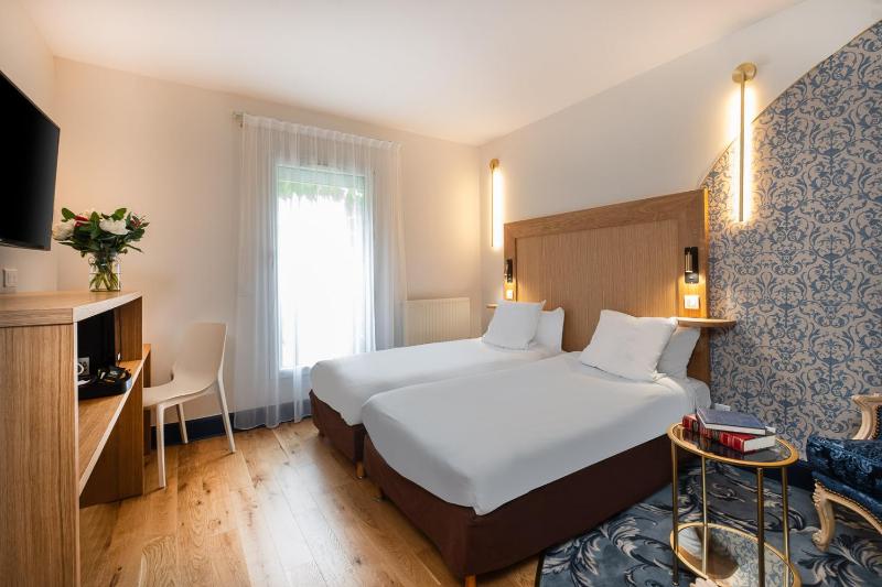 Superior Double Room image 4