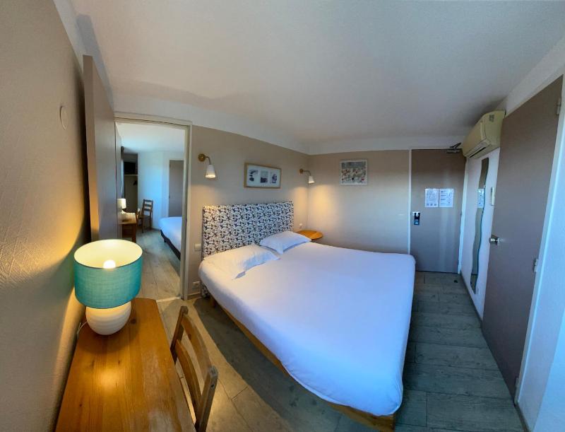 Quadruple Room image 4