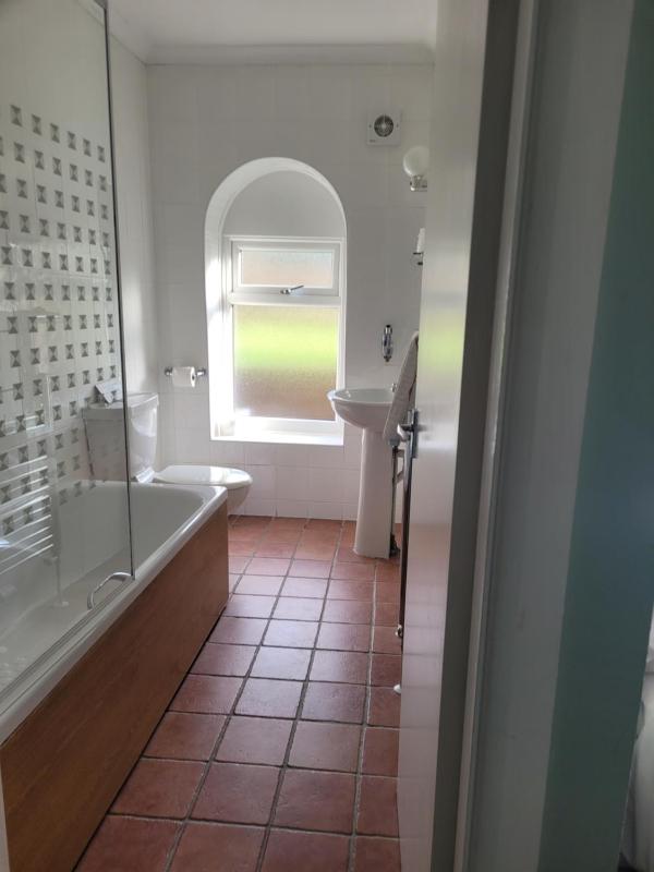 Standard Twin Room image 3