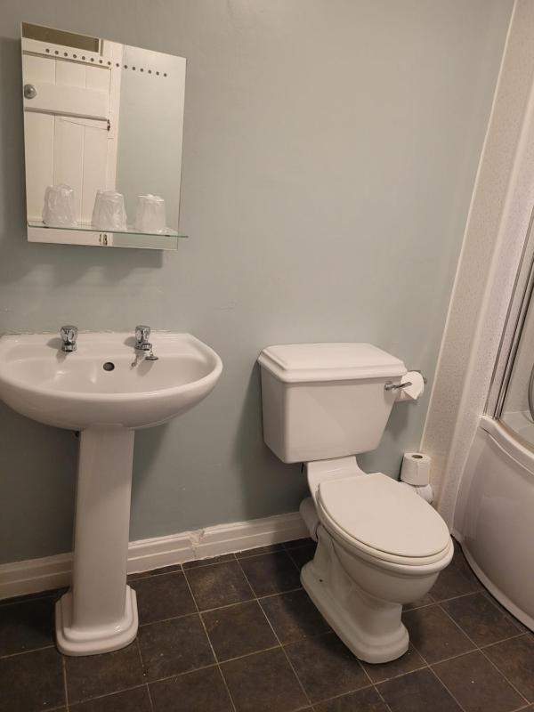 Family Room (2 Adults + 1 Child) image 4