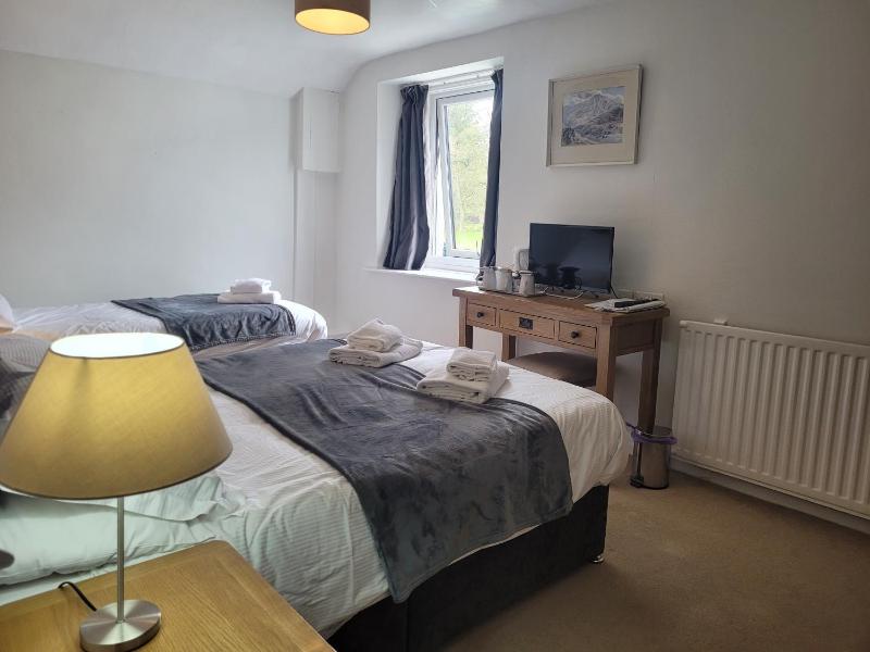 Family Room (2 Adults + 1 Child) image 2