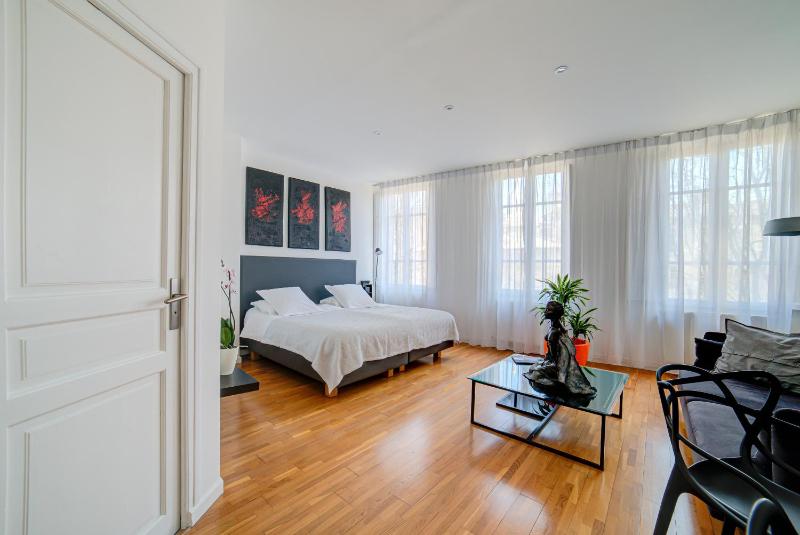 Deluxe Twin Room image 1