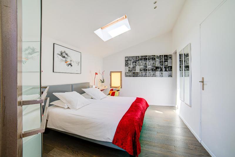 Small Double Room image 3
