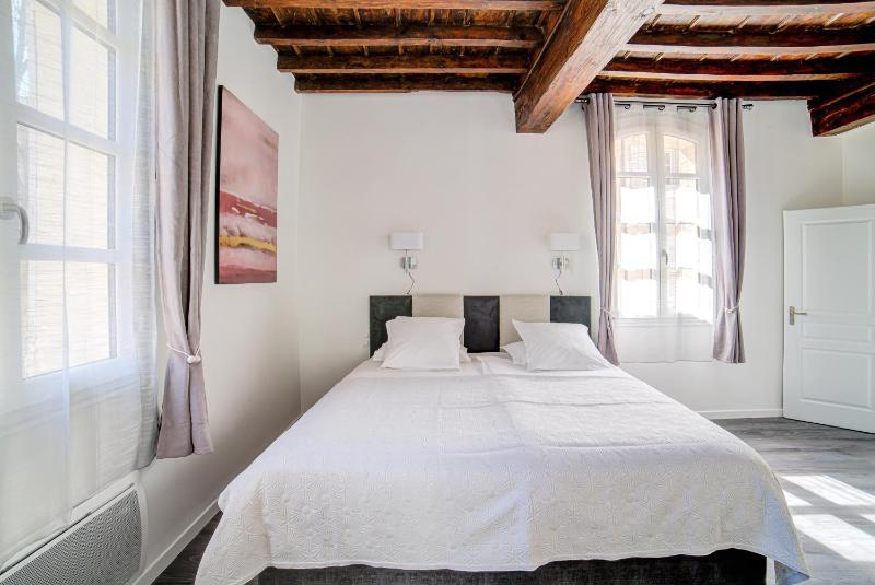 Junior Suite with Canal View image 3