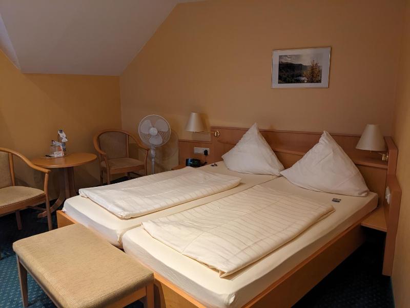 Standard Double Room image 4