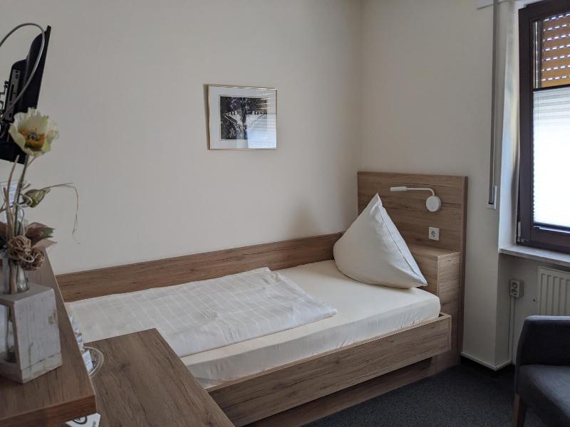Single Room image 3