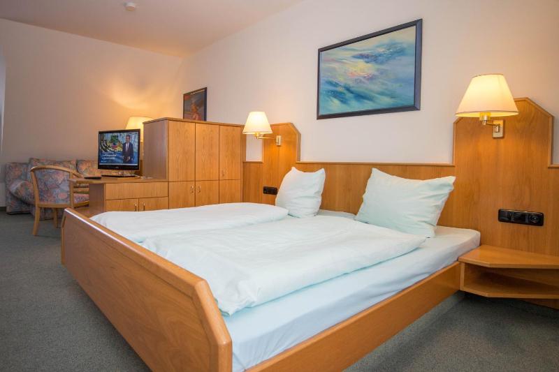 Standard Double Room image 3