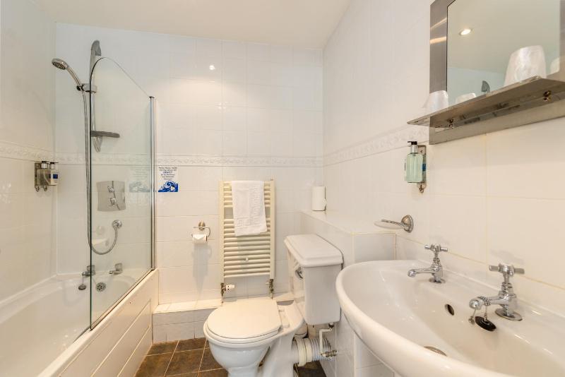 Superior Double Room image 3