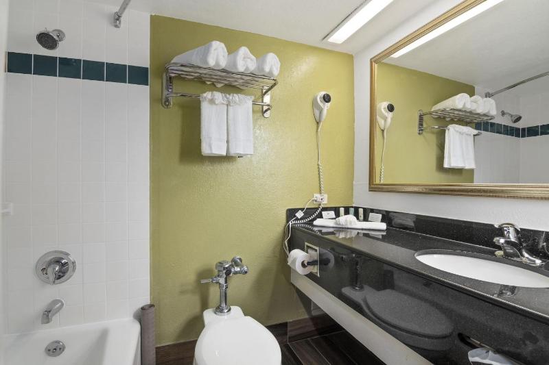 Quality Inn Tampa Airport - Cruise Port - image 22