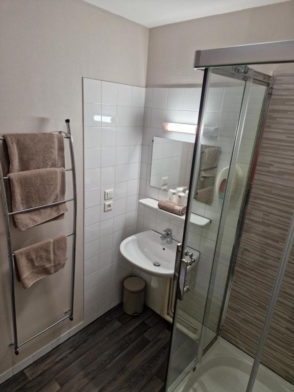 Triple Room (Street Side) image 4