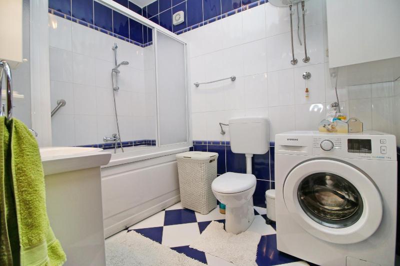 Apartment with Sea View image 3