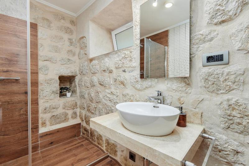 Apartment with Sea View image 3