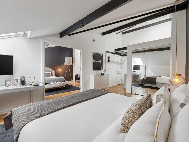 Deluxe Interconnected Family Suite image 3