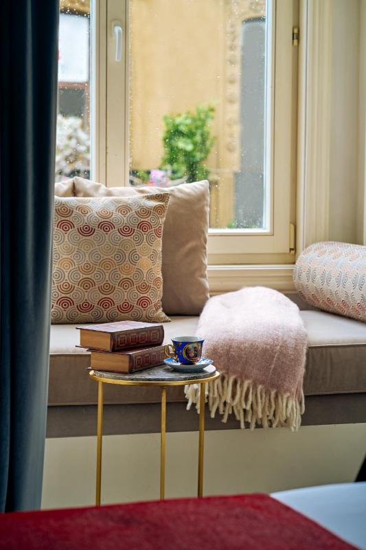 Junior Suite with Istiklal Avenue View image 4