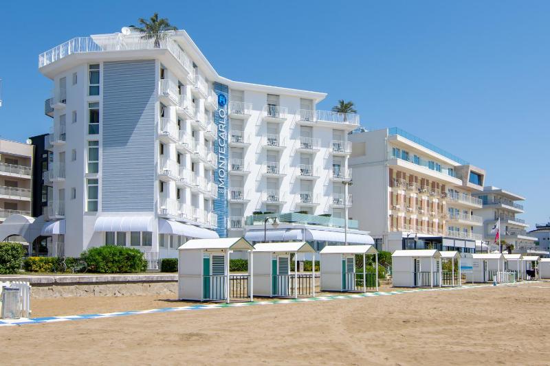 Hotel Montecarlo 3 Stelle Superior - image 10
