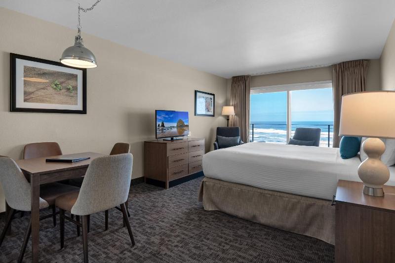 Pelican Shores Inn - image 37