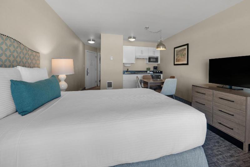 Pelican Shores Inn - image 23