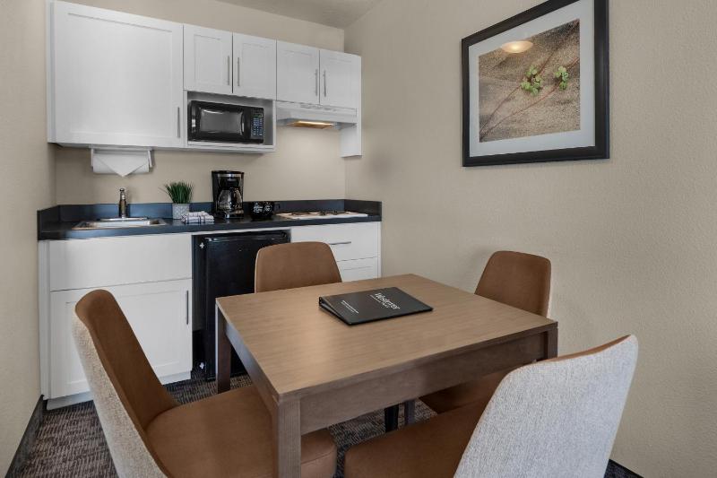 Pelican Shores Inn - image 6