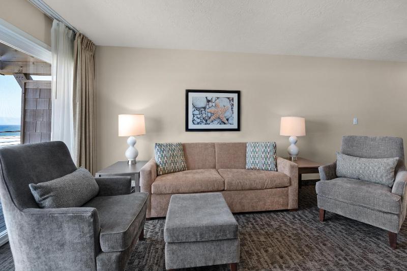 Pelican Shores Inn - image 14