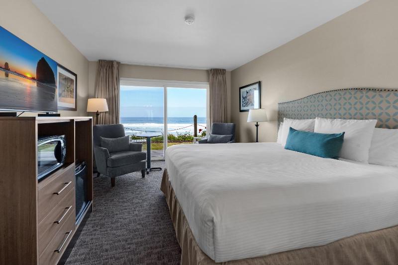 Pelican Shores Inn - image 36