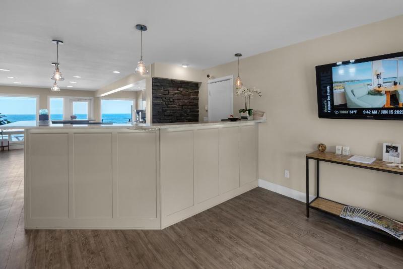 Pelican Shores Inn - image 13