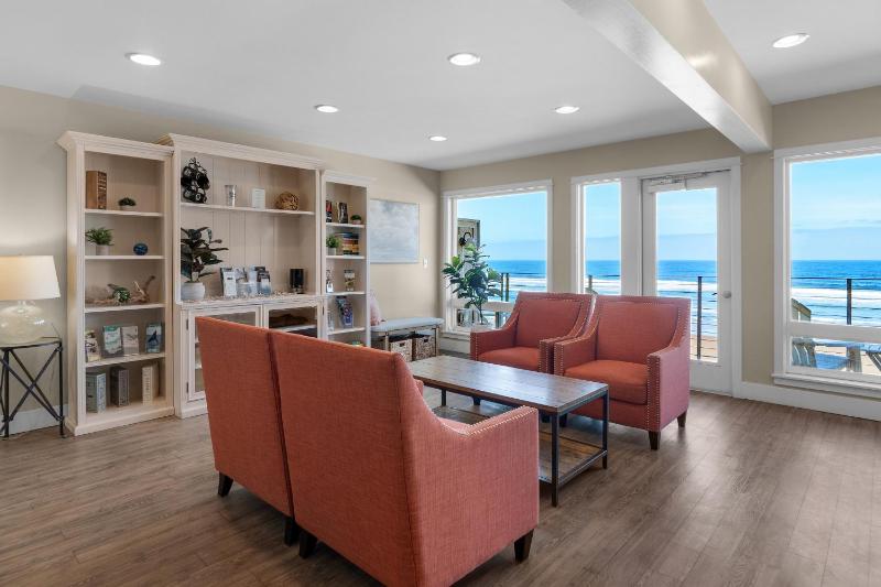 Pelican Shores Inn - image 8