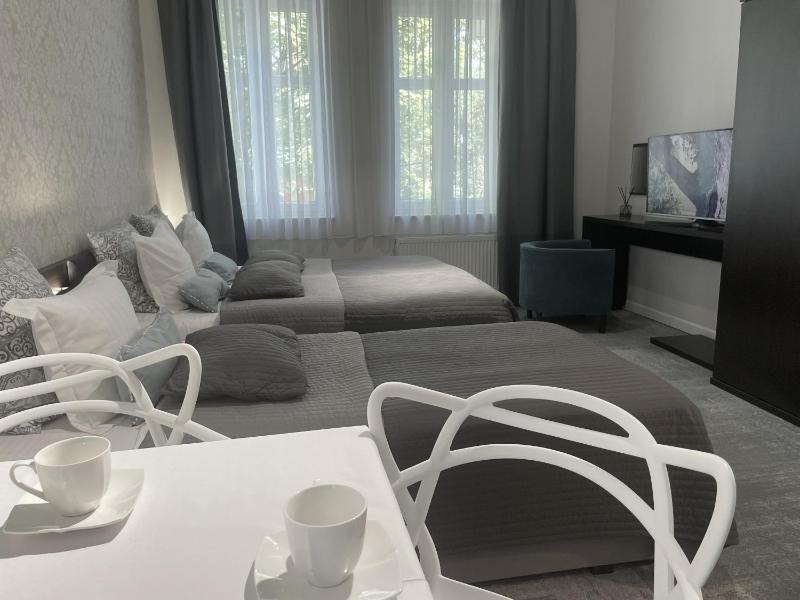 Triple Room with Kitchenette image 3