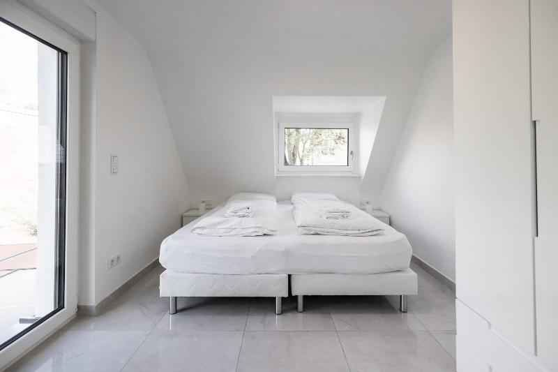 Rooms by StayStay I 24 Hours Check-In - image 38