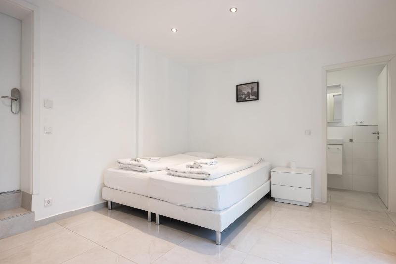 Rooms by StayStay I 24 Hours Check-In - image 43