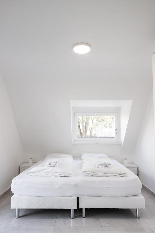 Rooms by StayStay I 24 Hours Check-In - image 32