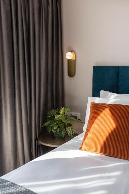 Standard Double Room image 4