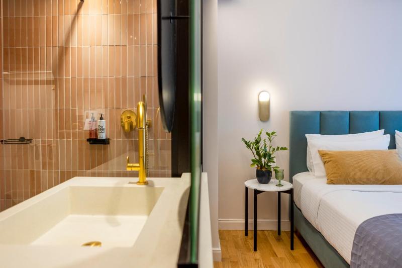 Standard Double Room image 1