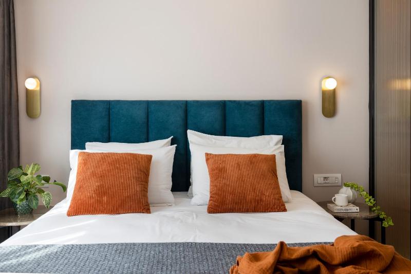 Double or Twin Room with Balcony image 4