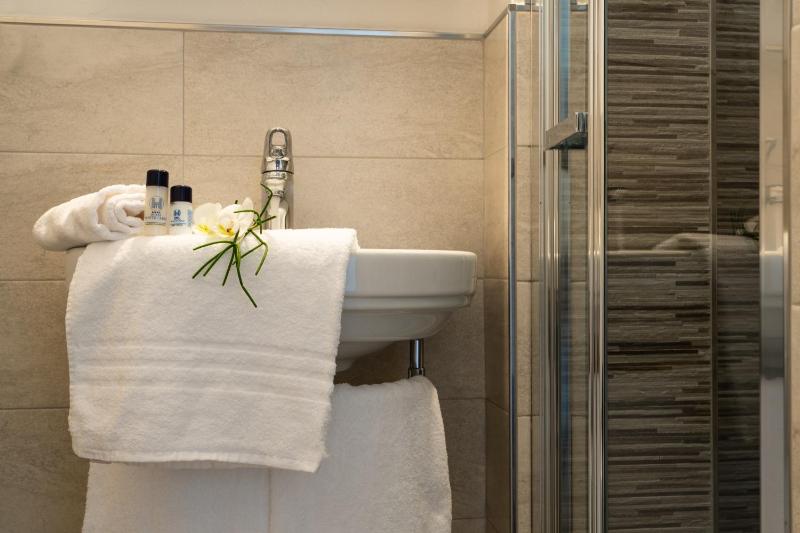 Hotel Montecarlo 3 Stelle Superior - image 19