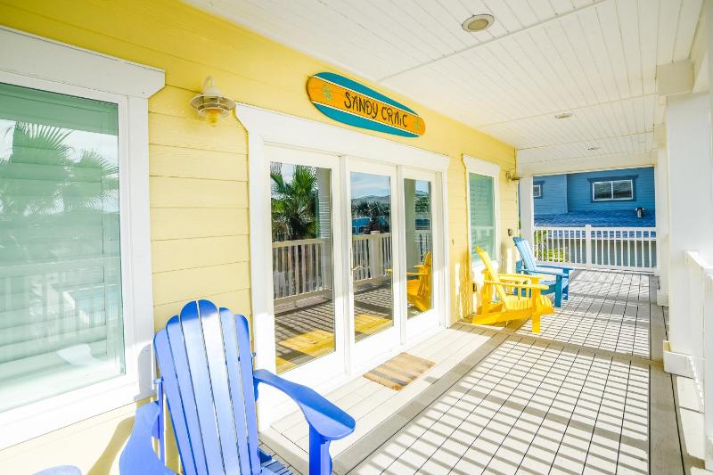 Sandy Craic- Elevator! Overlooking Community Pool! - image 11