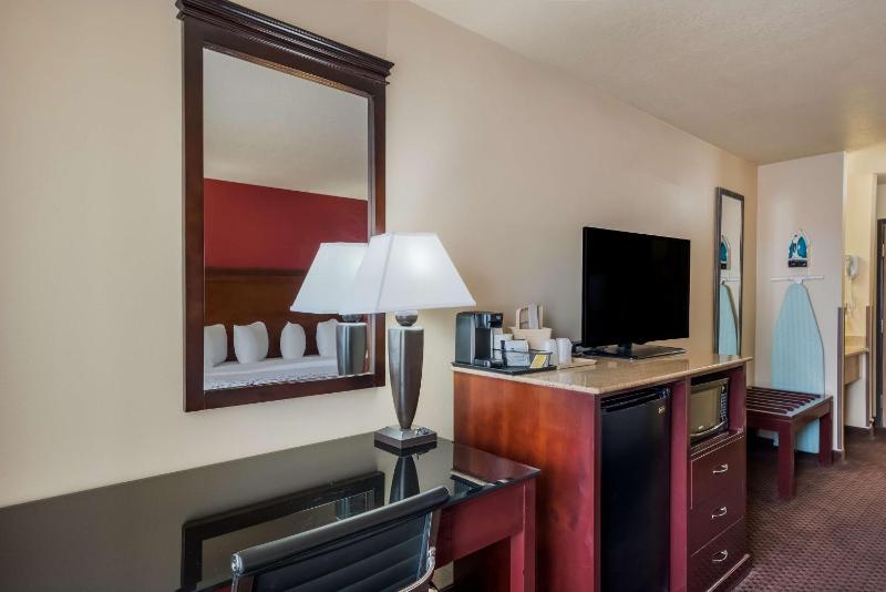 King Room - Non-Smoking image 4