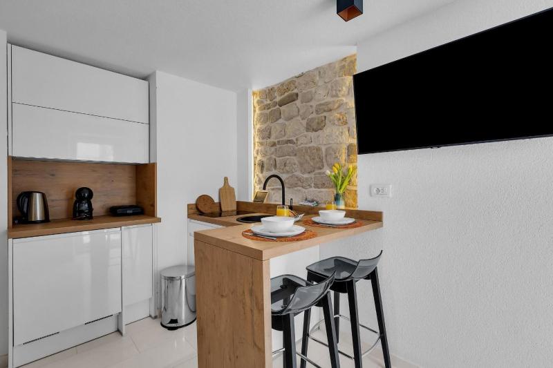Apartments by the sea Makarska - 21443 - image 4