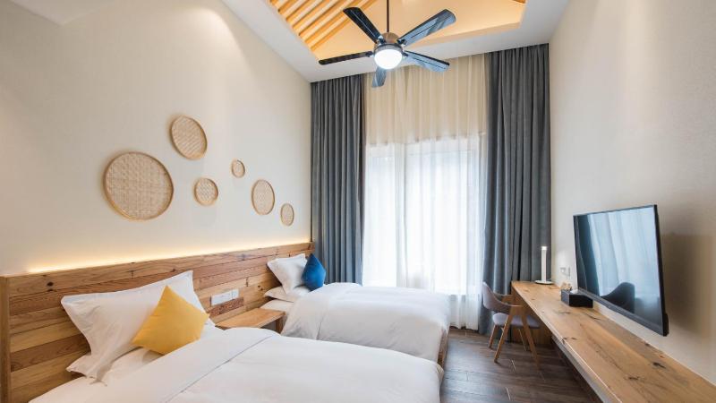 Deluxe Twin Room image 1