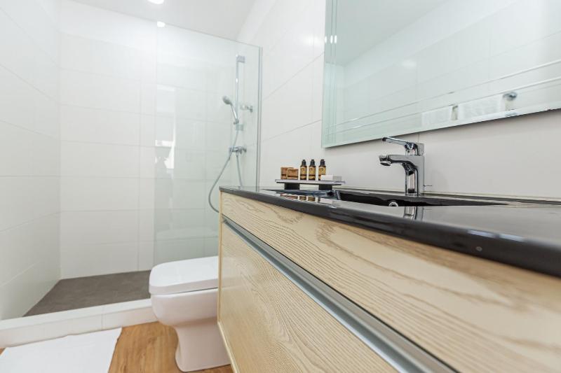 Breathtaking City View Apartment with Balcony XL - PH Quartier Marbella - image 9