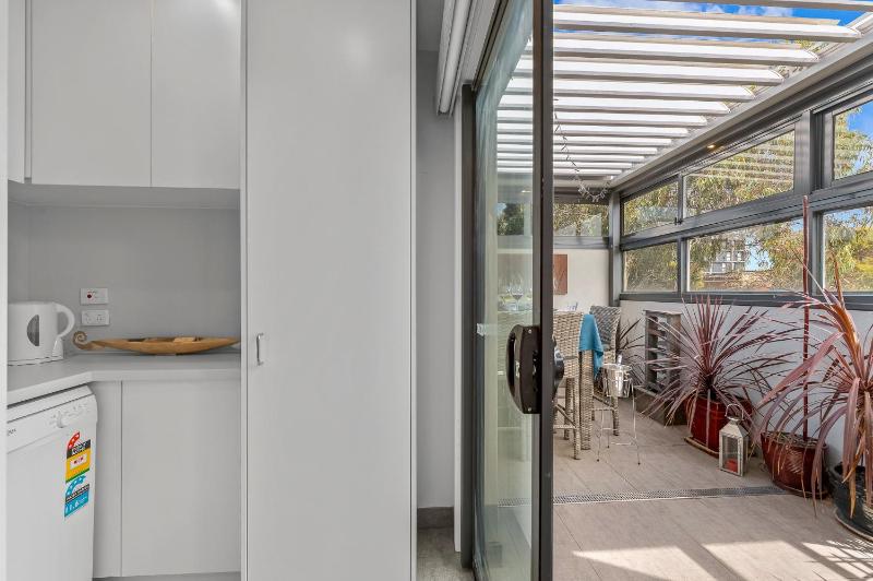 StayCentral - Thornbury Entertainer Townhouse - image 11