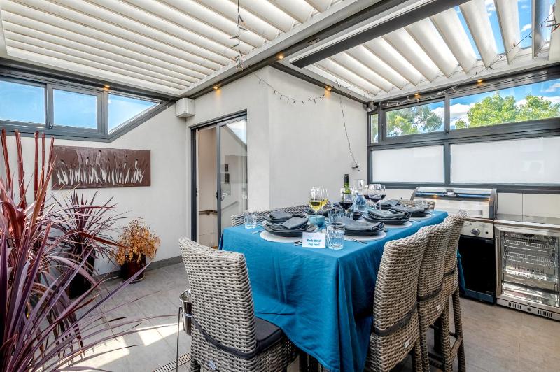 StayCentral - Thornbury Entertainer Townhouse - image 6